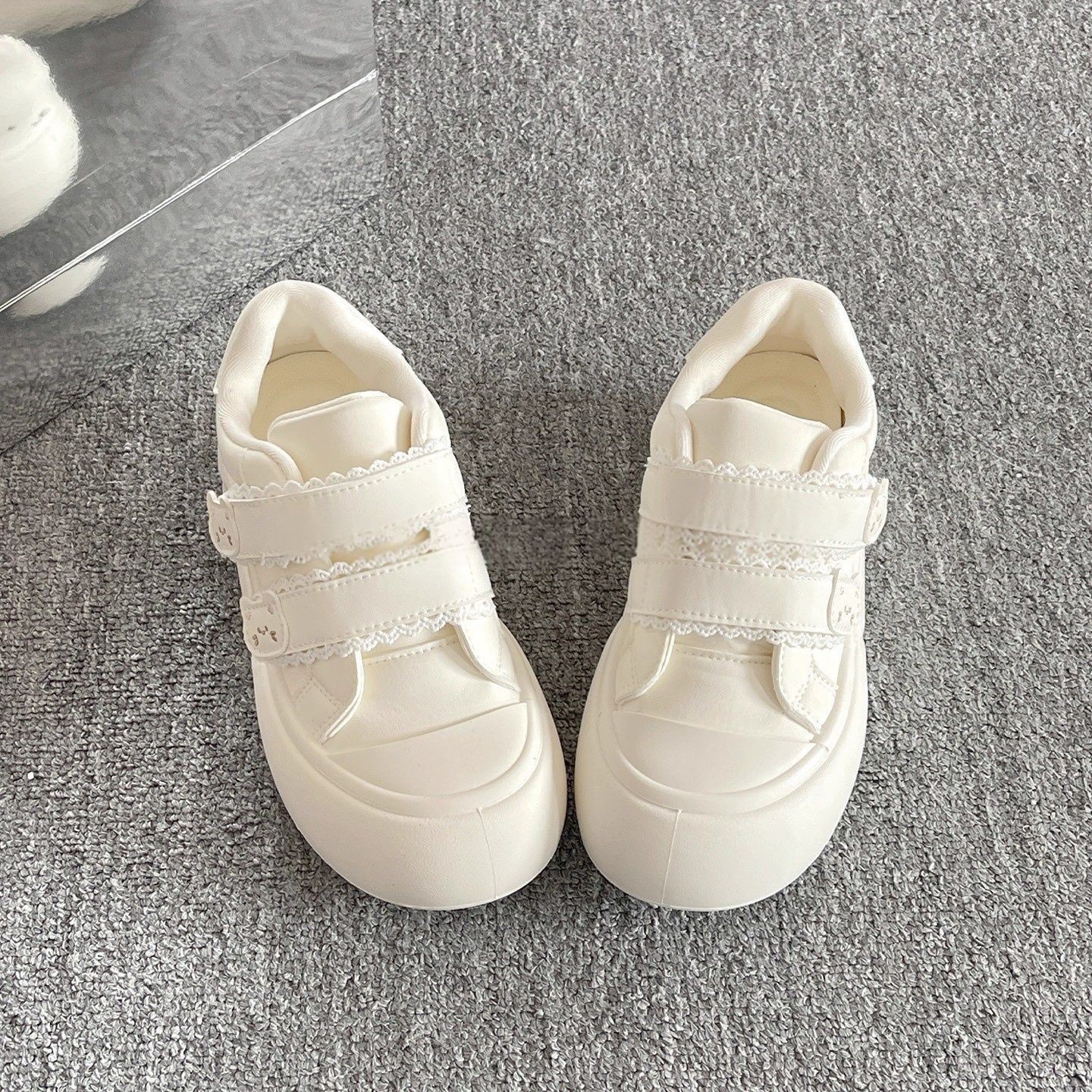 Velcro de fondo grueso zapatos blancos para mujeres 2026 nuevo nicho de primavera estudiantes originales zapatos muffin deportivos casuales