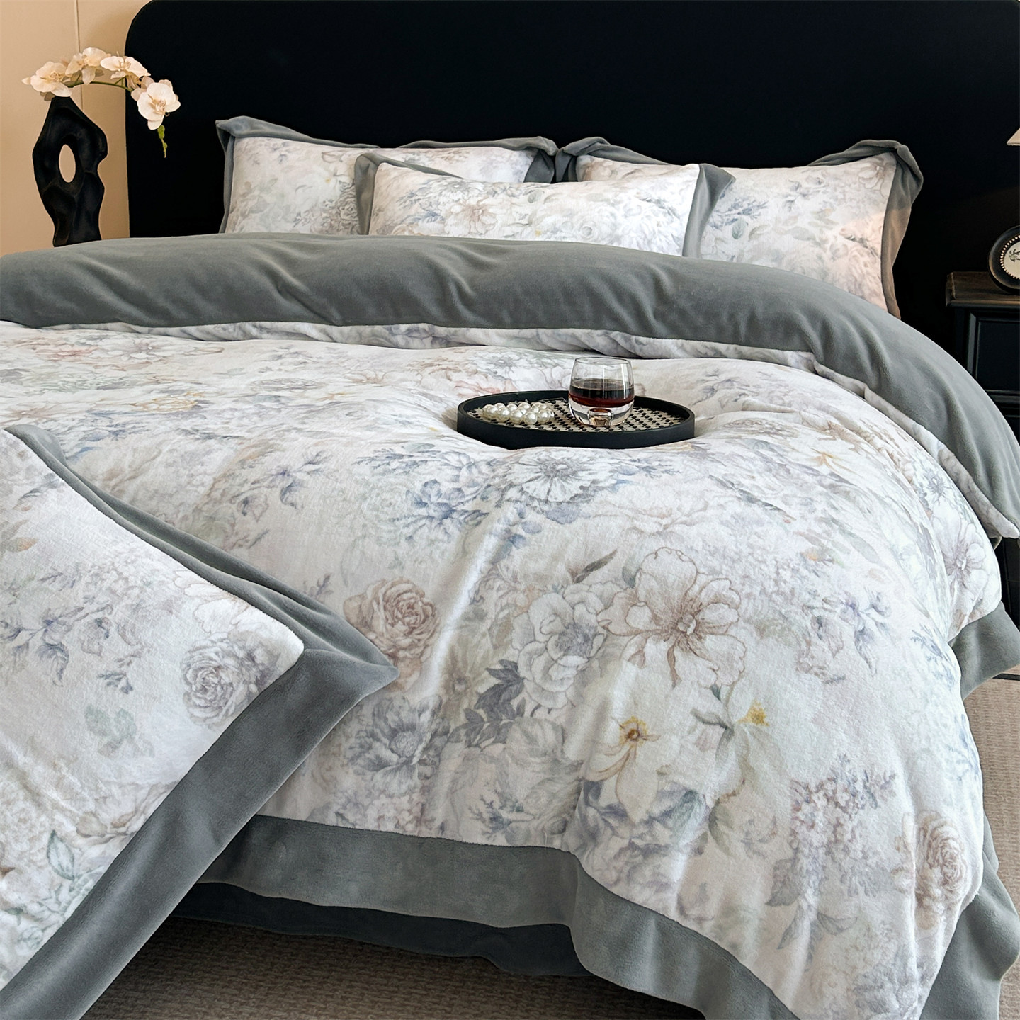 Leche de invierno cama de cuatro piezas conjunto 2025 nuevo engrosado calentamiento sábanas de coral cubierta de cama de tres piezas conjunto de ropa de cama