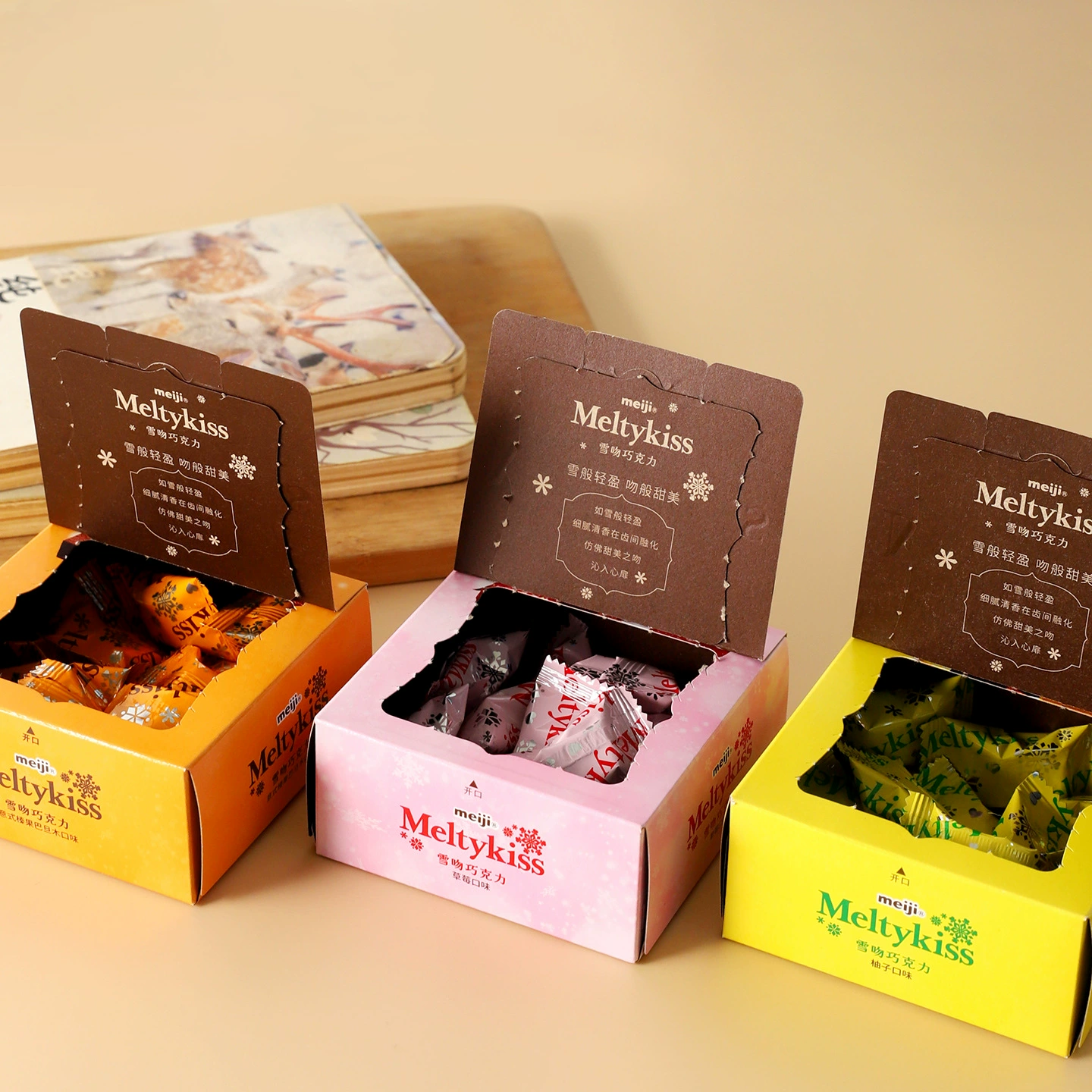 Meiji Meiji Snow Kiss сендвич шоколад подарок Strawberry Candy Интернет-знаменитость Рождественские закуски 520 подарков