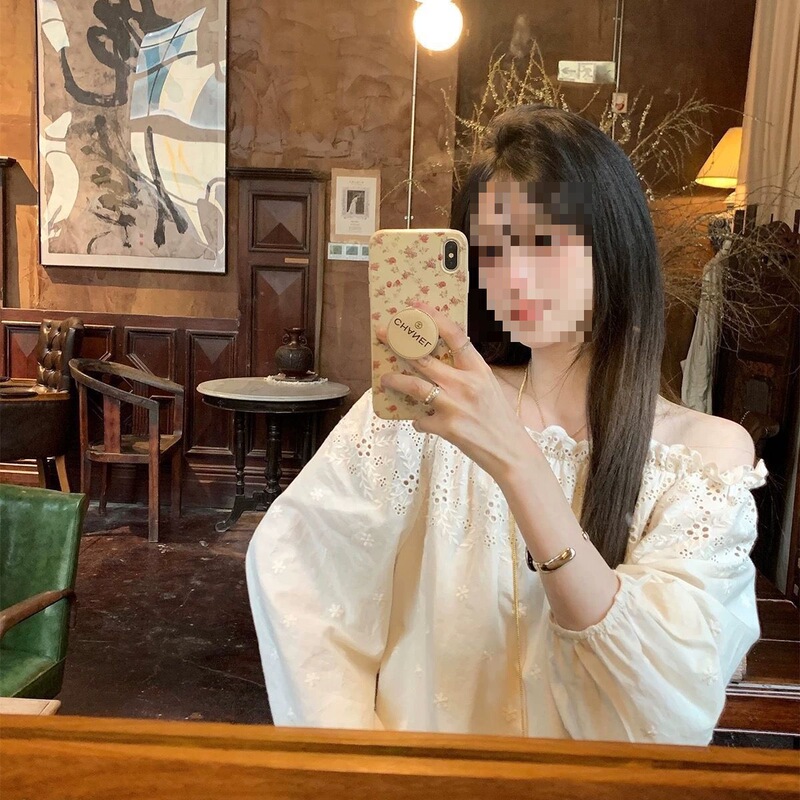 French Embroidered Lace One-Line Collar Off-Shoulder Shirt for Women, Gentle and Sweet, Covering the Flesh and Slimming, Design College Style Top