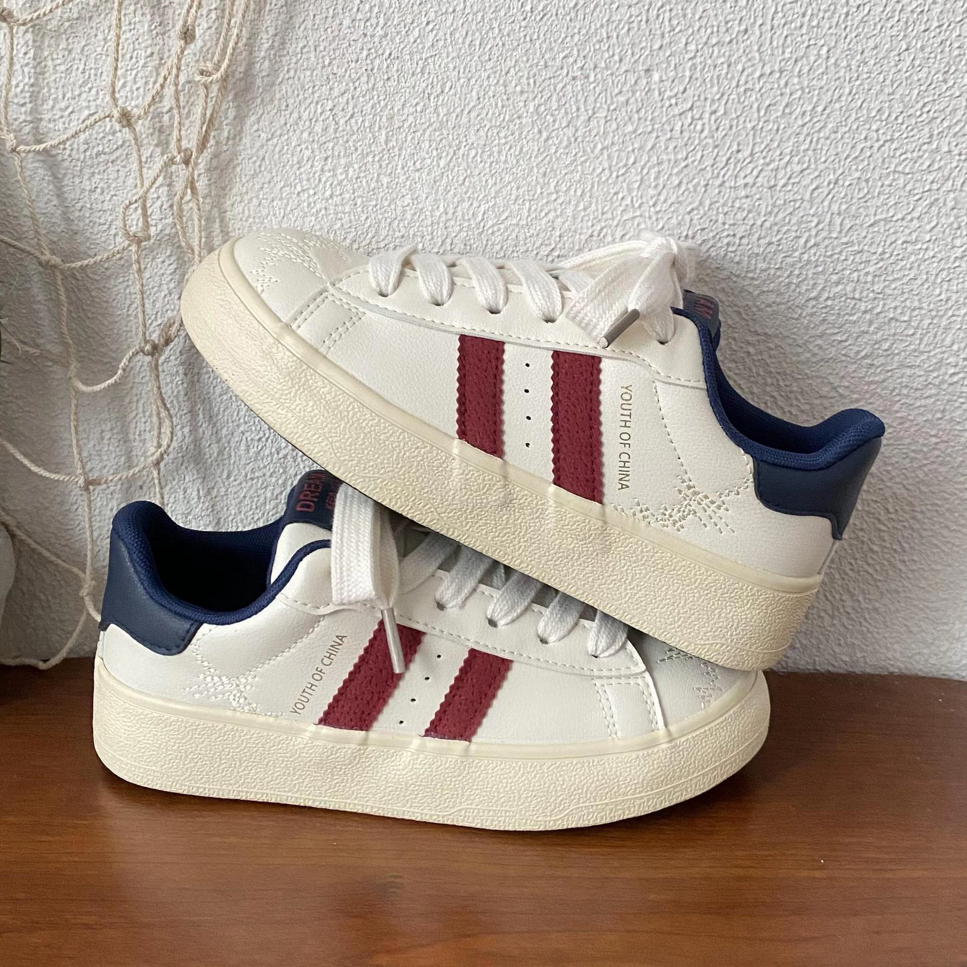 2024 дикая мода с высоким цветом, толстая подошва повседневная красная синяя доска туфли