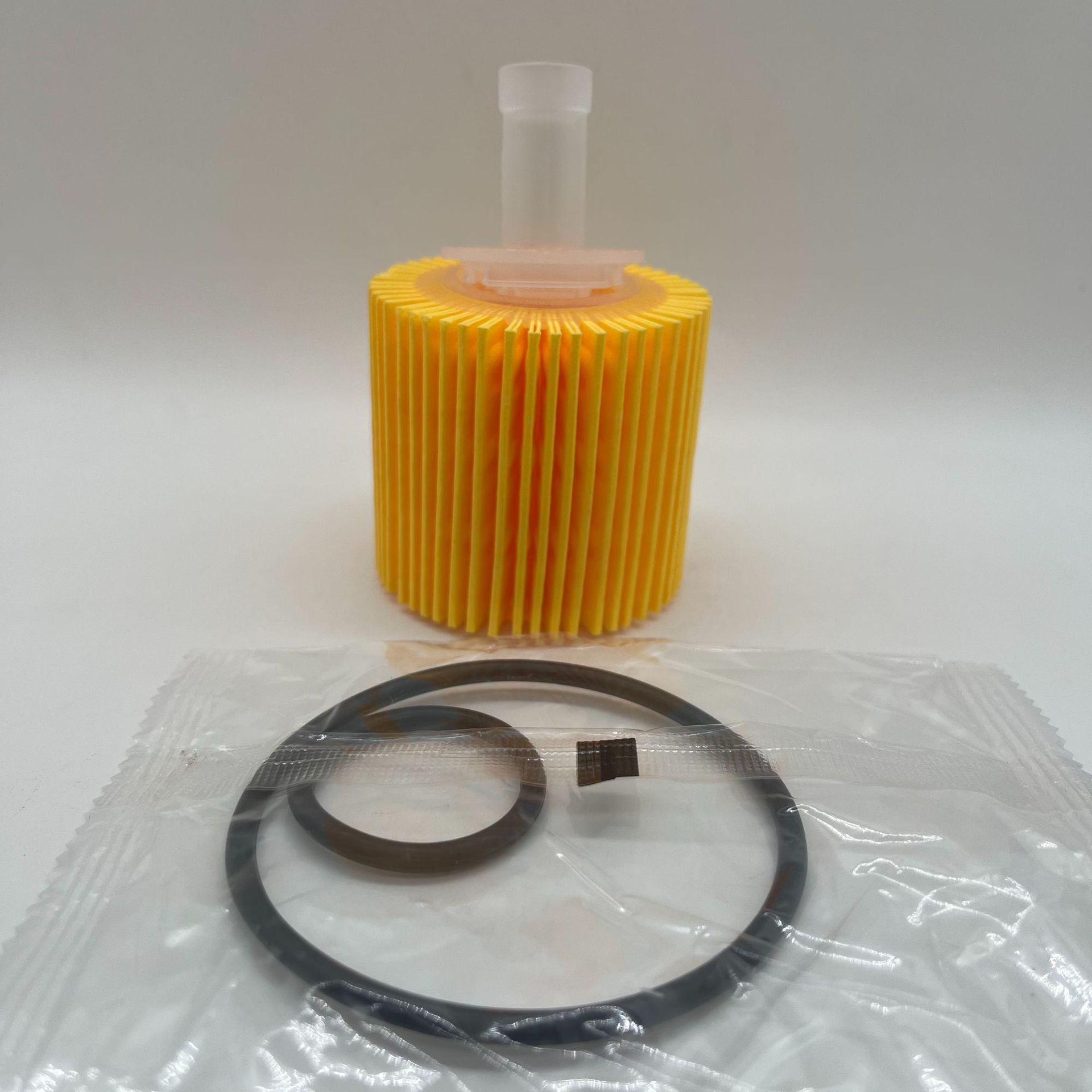 Oil Filter 04152-37010 Yzza6 Yzzd6 B1010 40060 Suitable for Toyota Corolla