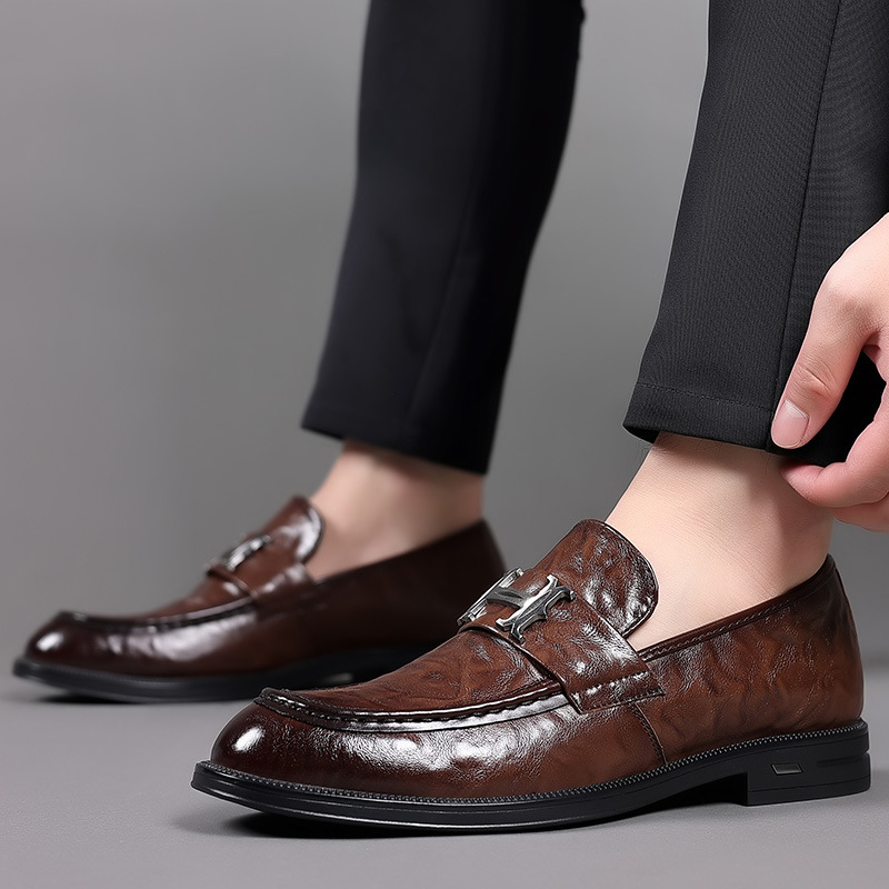 Zapatos casuales de cuero para hombre, nuevos de primavera, de cuero vacuno genuino, formales para negocios, sin cordones, antideslizantes, zapatos planos para hombre. image 4