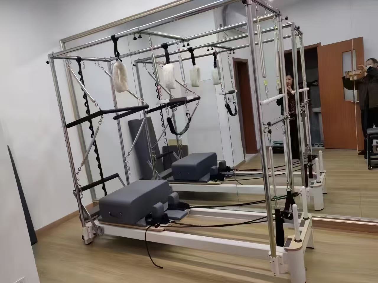 Cama de Pilates de Aleación de Aluminio Manliqiu, Pequeña, Blanca, Comercial, para Estudio de Yoga, Equipo Grande de Pilates
