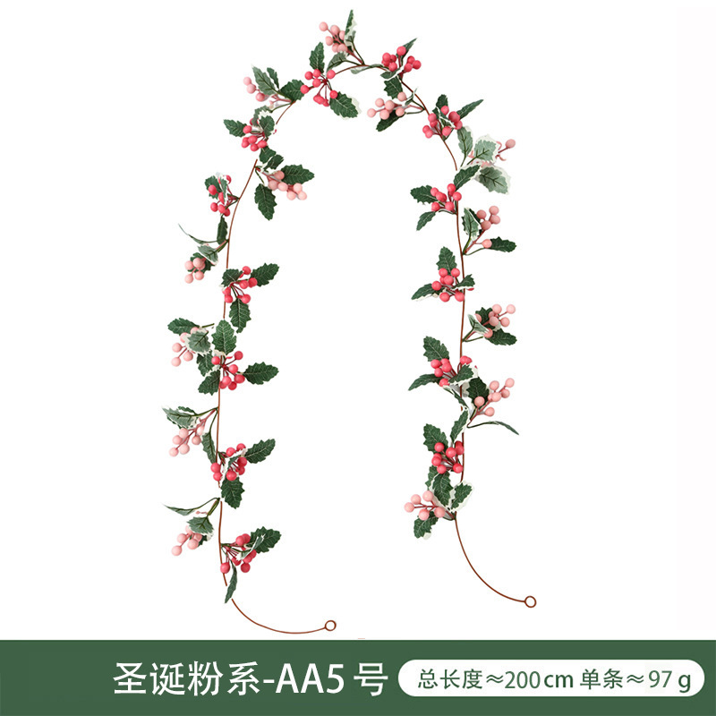 ピンクのベリーの藤条のクリスマスの雰囲気をシミュレーションしてアマゾンの赤い果実の藤条を飾ってクリスマスのつるをシミュレーションします。|undefined