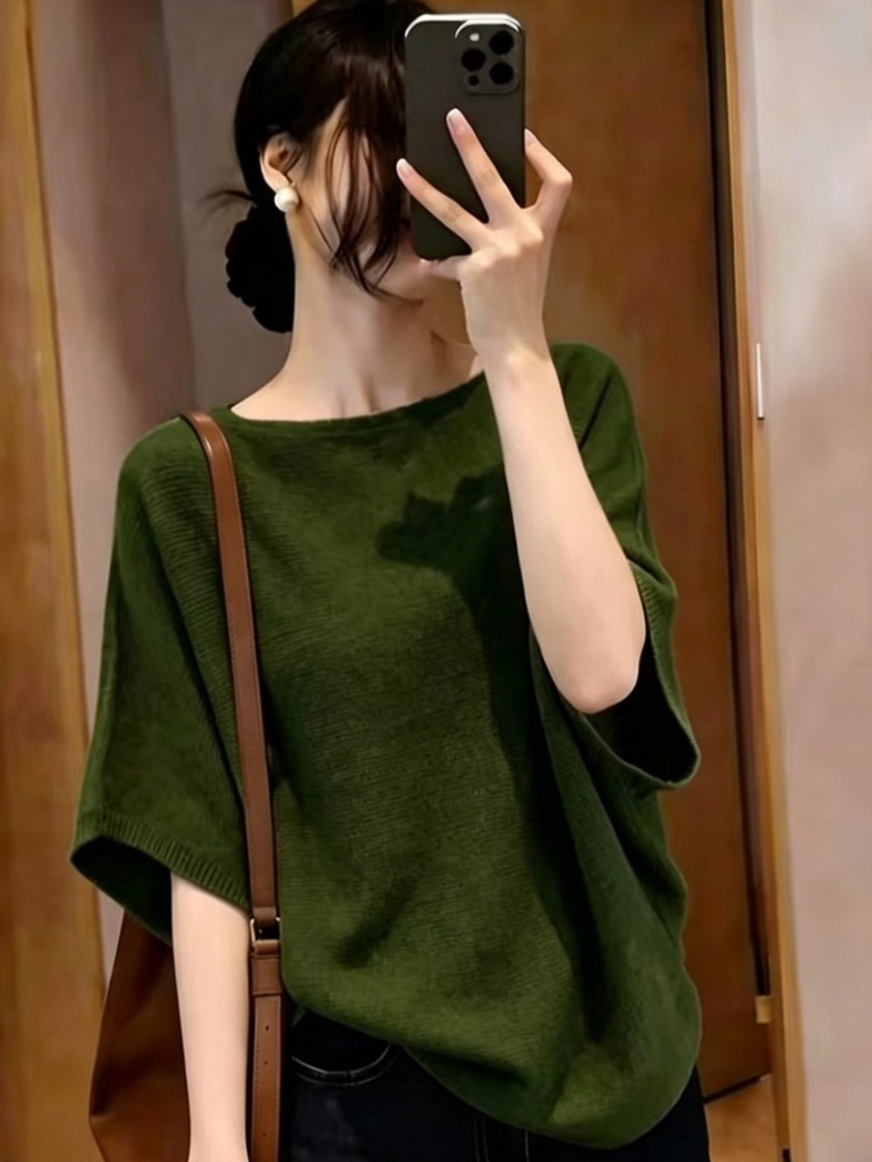 Áo thun dệt kim tay ngắn nữ phong cách thời trang, form rộng thoải mái — màu đen
