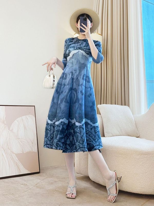 厂家直供2025秋季新款印花圆领褶皱时尚显瘦修身女装长袖连衣裙|undefined