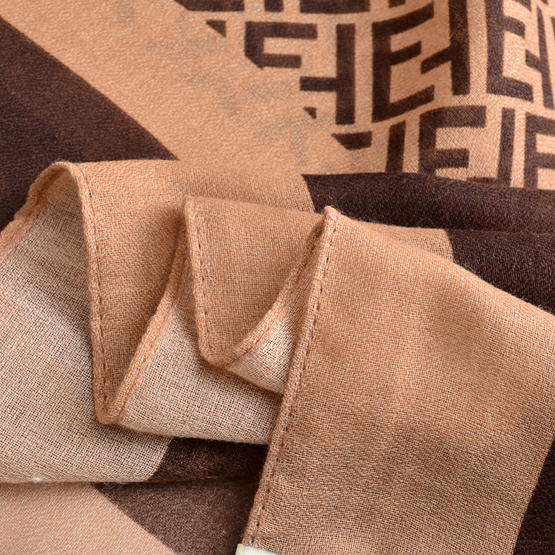 El algodón y el lino de moda europeos y americanos sienten la bufanda de la impresión de la letra del FF toalla de playa decorativa amistosa piel-amistosa suave del mantón de la protección solar del estilo occidental