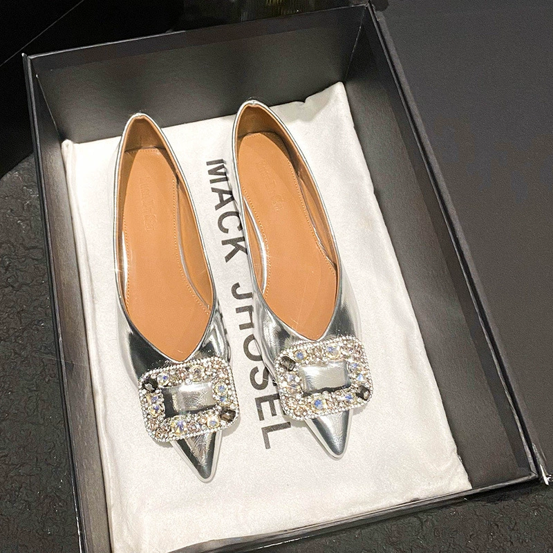 2025 Новые туфли с острым носком, женские туфли на плоской подошве с квадратной пряжкой, темпераментные, последние модели подходят для мягкой подошвы, женская обувь большого размера, размеры от 41 до 43