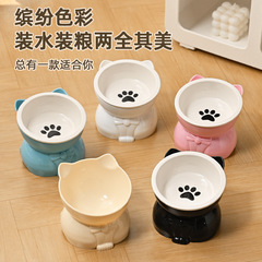 猫碗のかわいい陶磁器の猫は水を飲んで食事をします。