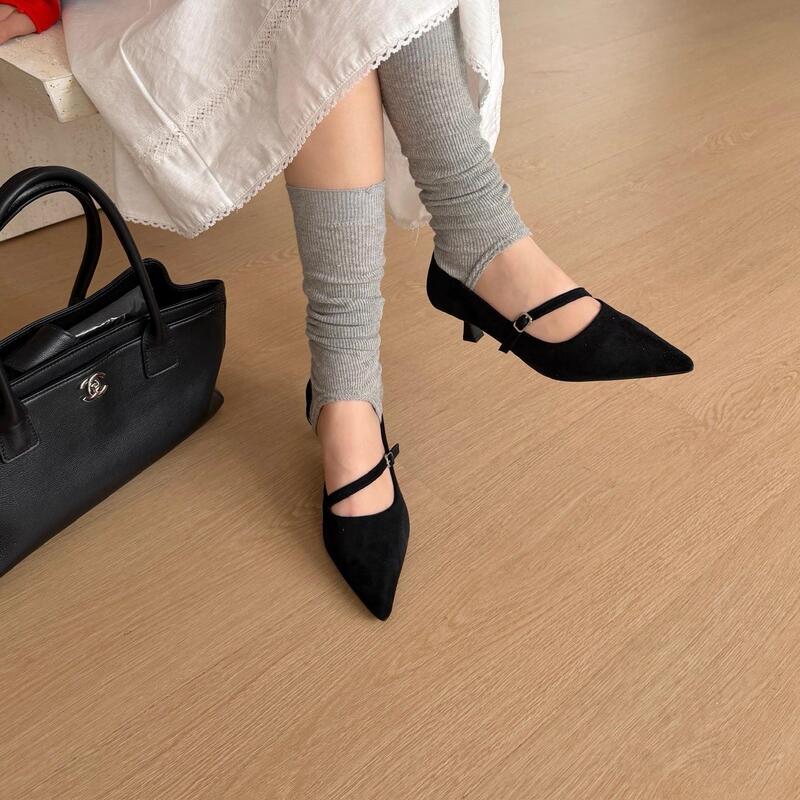 2026 French-Style Elegant Pointed-Toe Mary Jane Shoes for Women, Spring and Summer, with a Single Strap, Suitable for Commuting, with Thin Heels and Side Cutouts