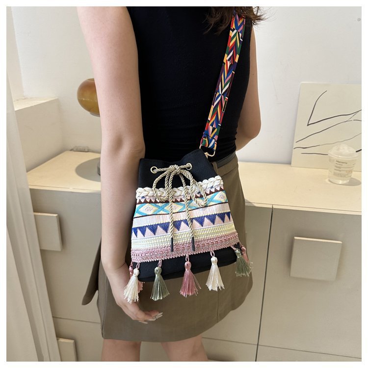 Women's Medium Canvas Geometric Ethnic Style Tassel String Bucket Bag display picture 54