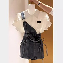 �ļ�С��������ʱ�д���Ů�¿�С�����ɫ���±�����ȹ������װ��