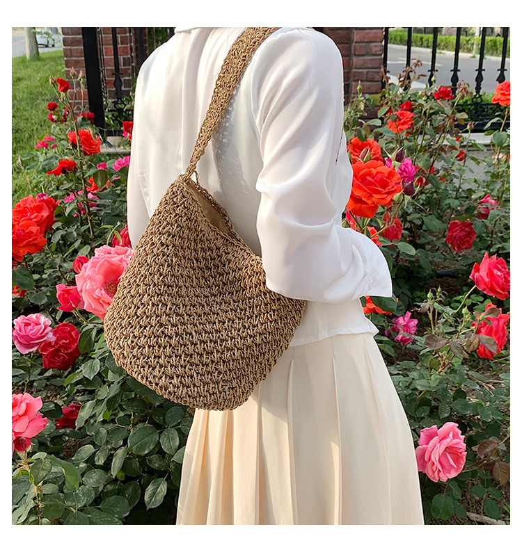 Straw Solid Color Vacation Weave Soft Surface Square Magnetic Buckle Straw Bag display picture 6