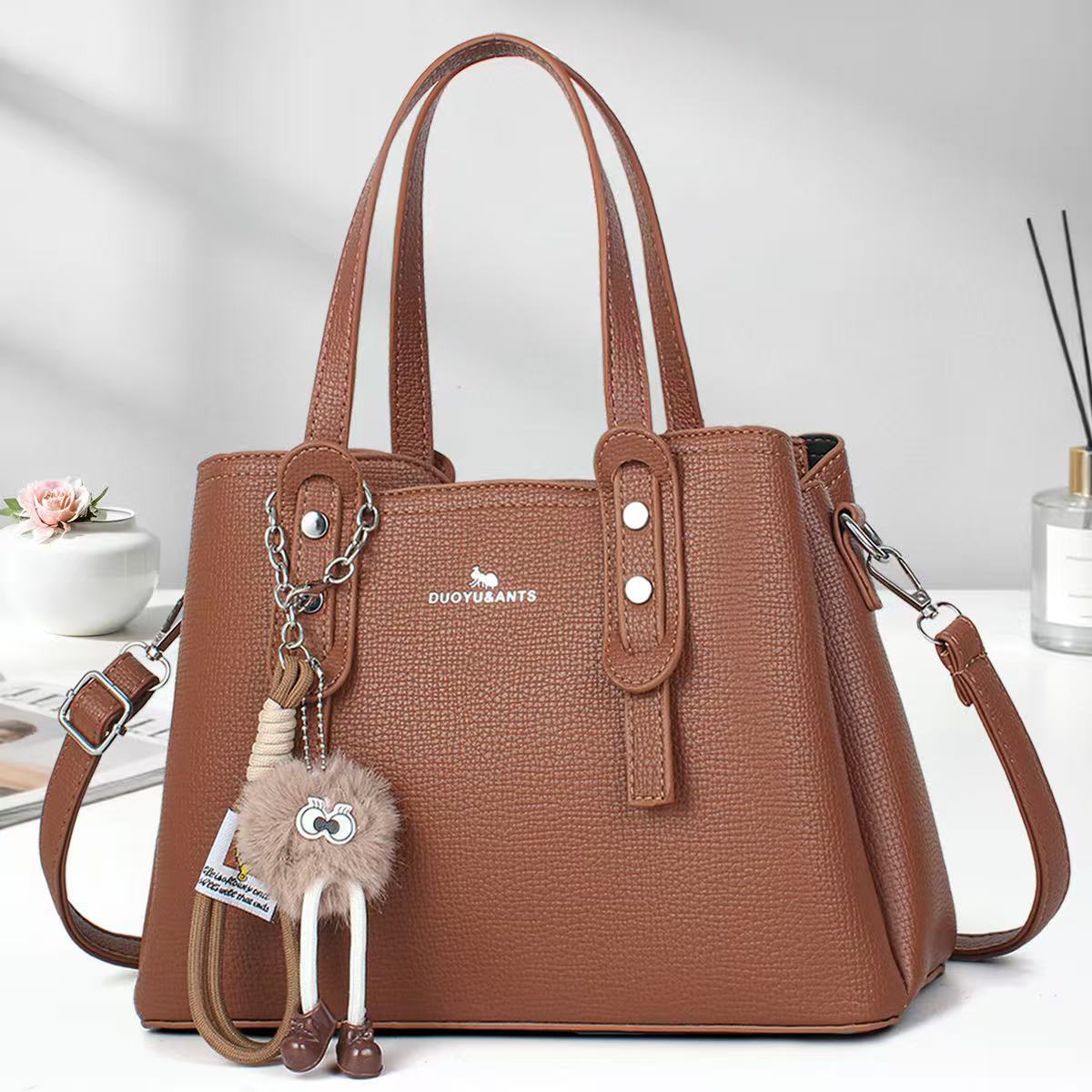 Casual muñeca colgante bolsos de mano simple bolsos de hombro de color sólido bolsos de moda bolsos transfronterizos