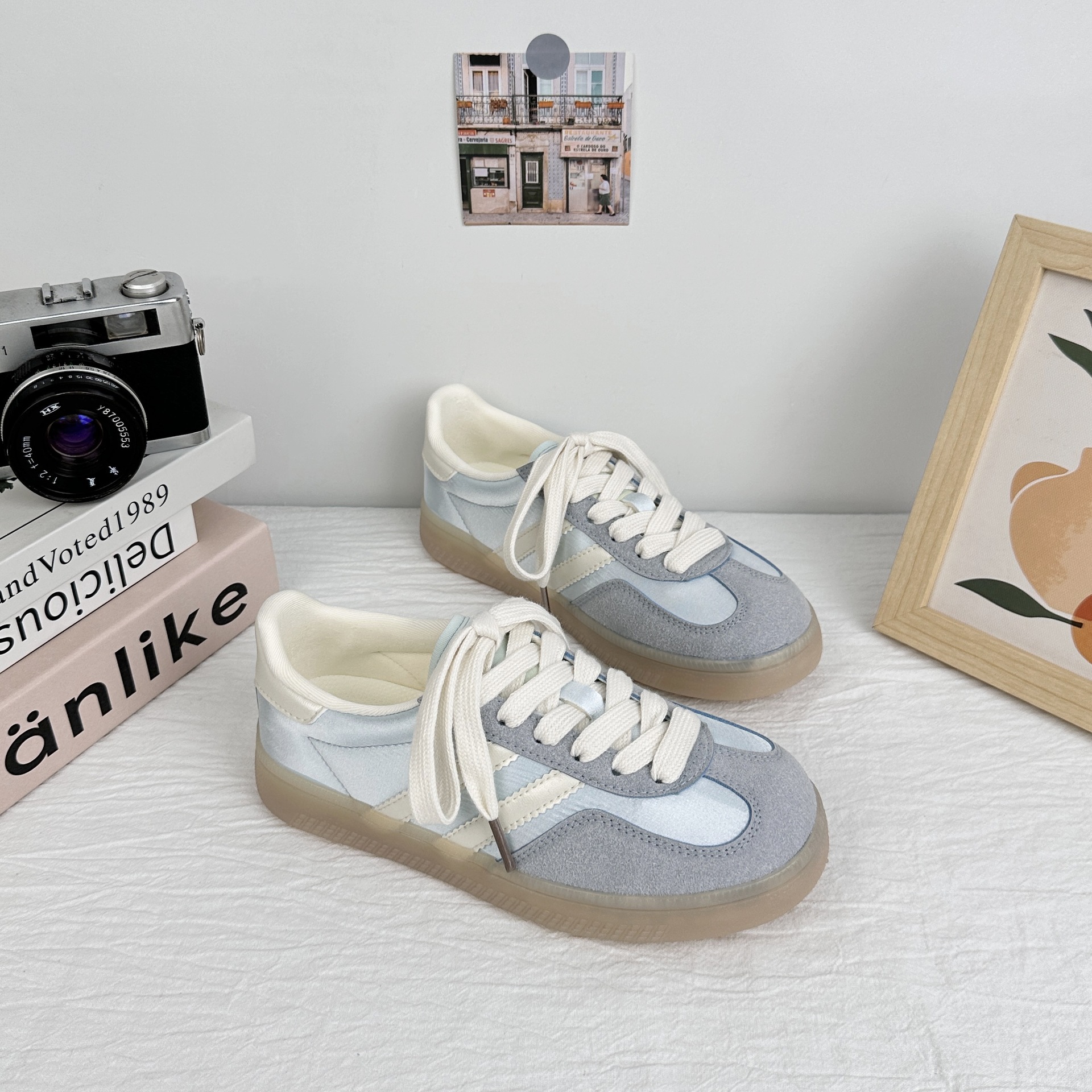 Zapatillas de deporte de entrenamiento de onda lejana para mujer 2025 nuevo estilo verano transpirable punta redonda nicho ballet estilo todo fósforo pequeños zapatos blancos para el cabello
