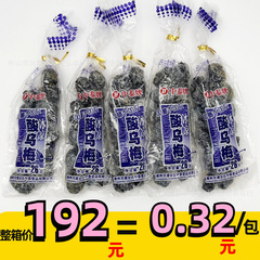 冷たい酸っぱいウメの中で泰の札の甘酸っぱい乾燥した果物の砂糖漬けの8090後に軽食の子供のころの経典のノスタルジックな間食を思い出します。
