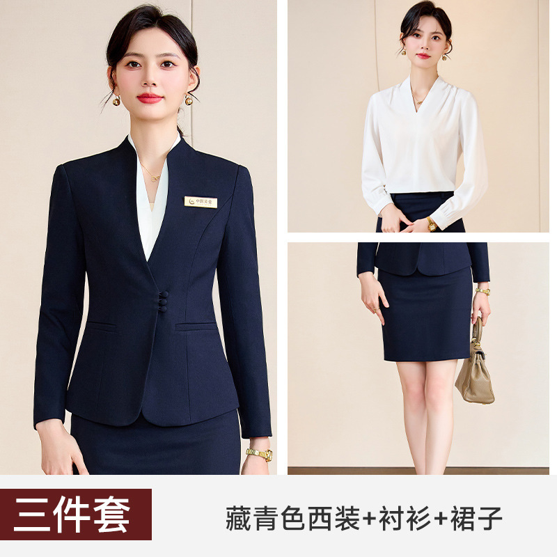 職業スーツの女性2024春秋新高級ホテルのマネージャーは宝石店の販売部の作業服を正装している|undefined