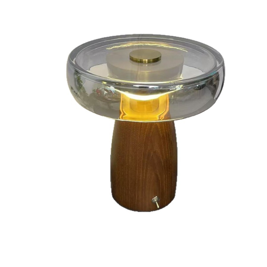 Lámpara de mesa de alta gama de estilo antiguo 2025 nuevo estilo francés retro luz de lujo habitación luz luz ambiente lámpara de noche de dormitorio