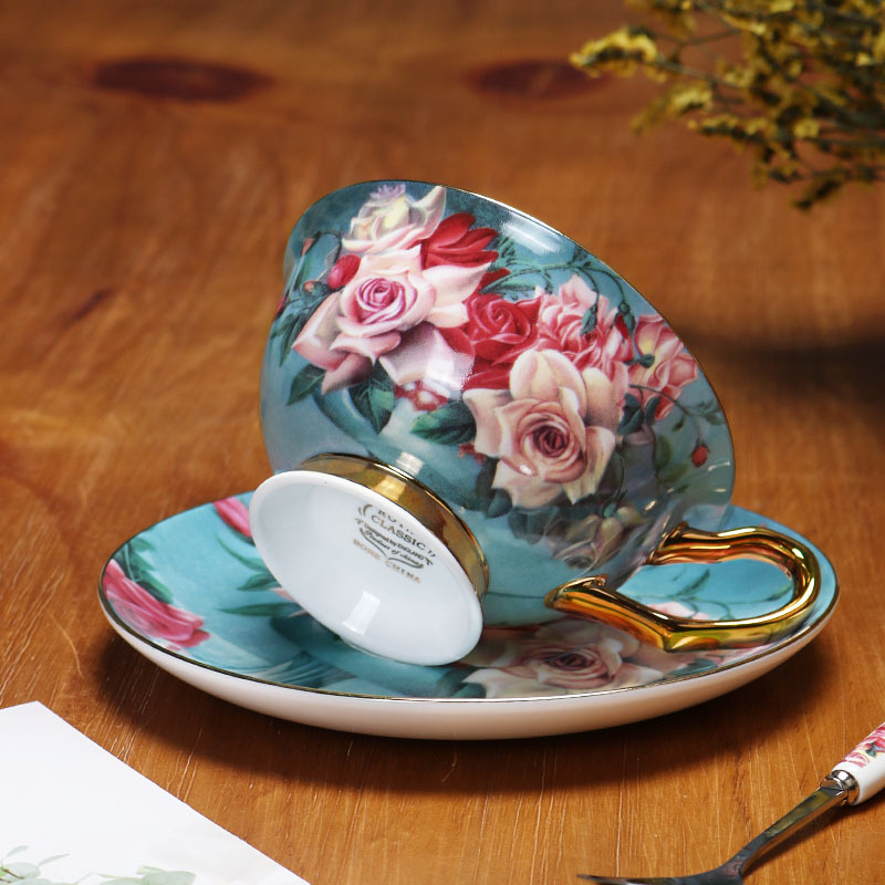 Conjunto de tazas de café europeas de cerámica de alta calidad, pequeño lujo de té de la tarde con cuchara de cerámica, taza de té de flores, caja de regalo