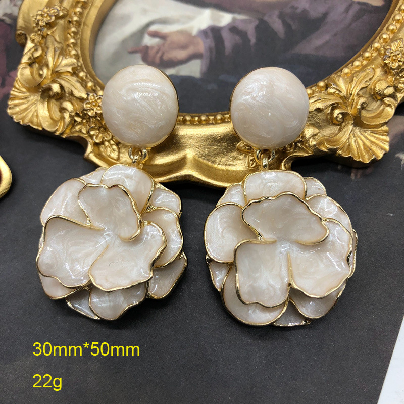 Women'S Gender Plating Design Retro Flower Alloy Plating Women's Drop Earrings Ear Clips