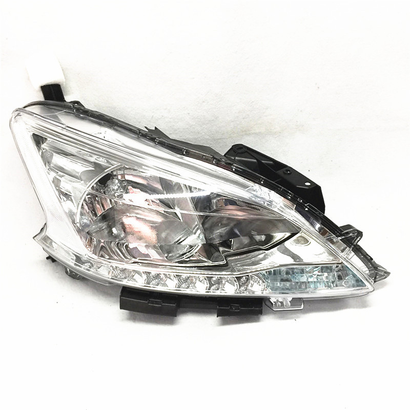 Applicable to 12-14 Xuanyi headlamp semi-Assembly New Xuanyi headlamp high configuration with LED low configuration