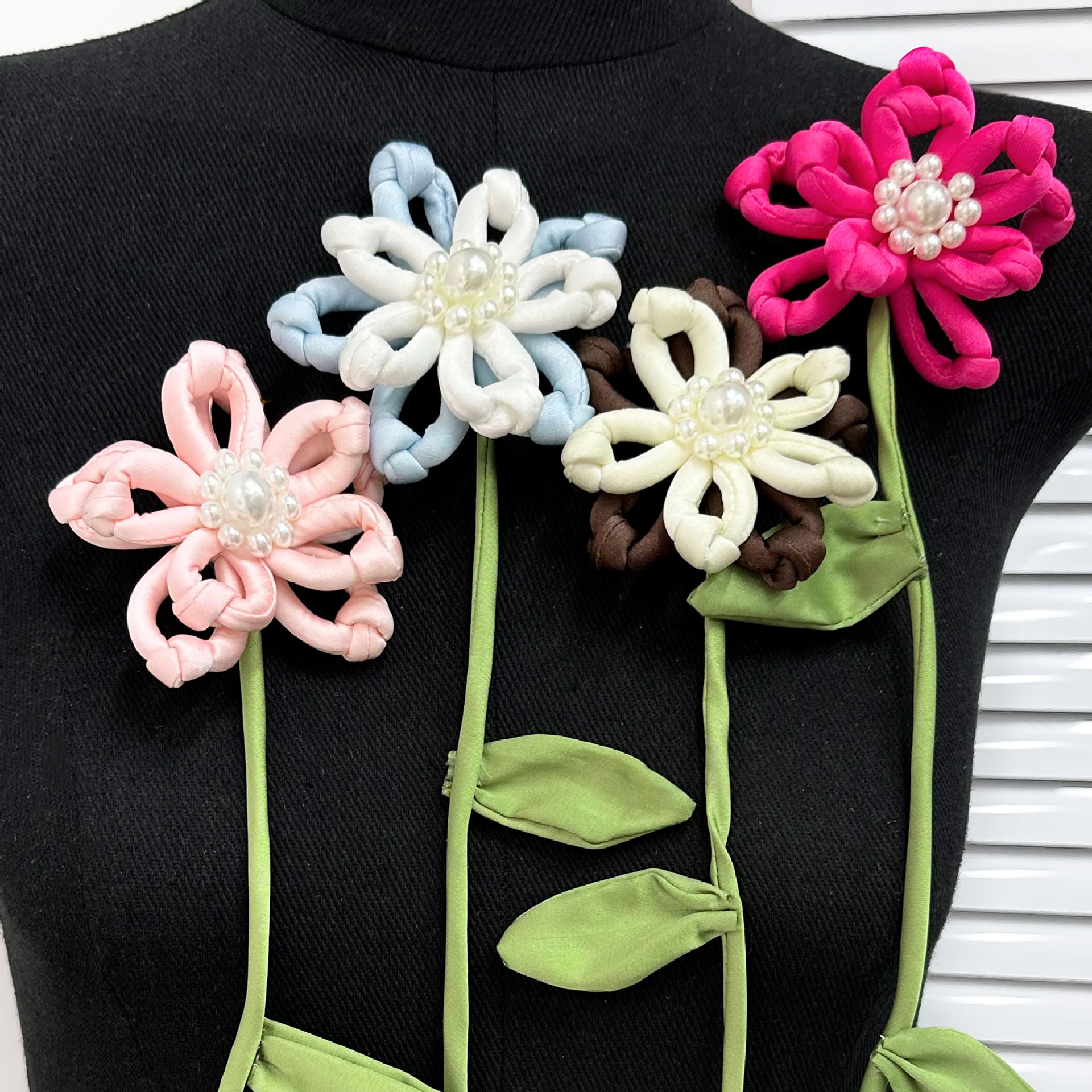 Pequeño viento fragante de doble capa tridimensional decoración de tela flor ropa accesorios accesorios vestidos flor pectoral joyas para el cabello decoración DIY