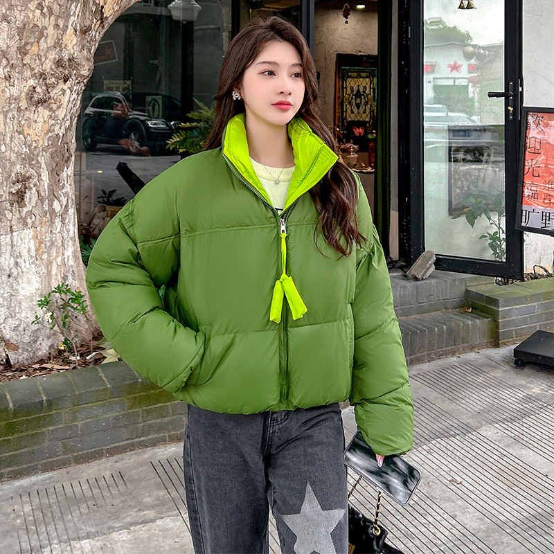 2024 nueva ropa de algodón de invierno de mujer corto cuello de algodón suelto grueso ropa de pan chaqueta de algodón de color caramelo coreano