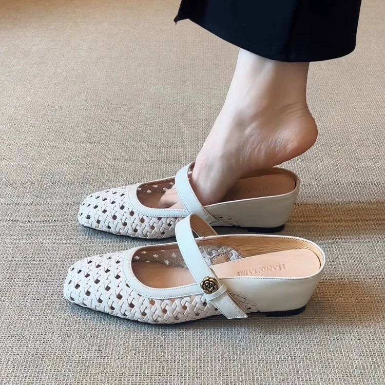 Женские сабо-мюли Биркеншток с полузамшевой подкладкой, камелией, внутренним утолщением, ажурной вязкой и открытым носком для улицы.