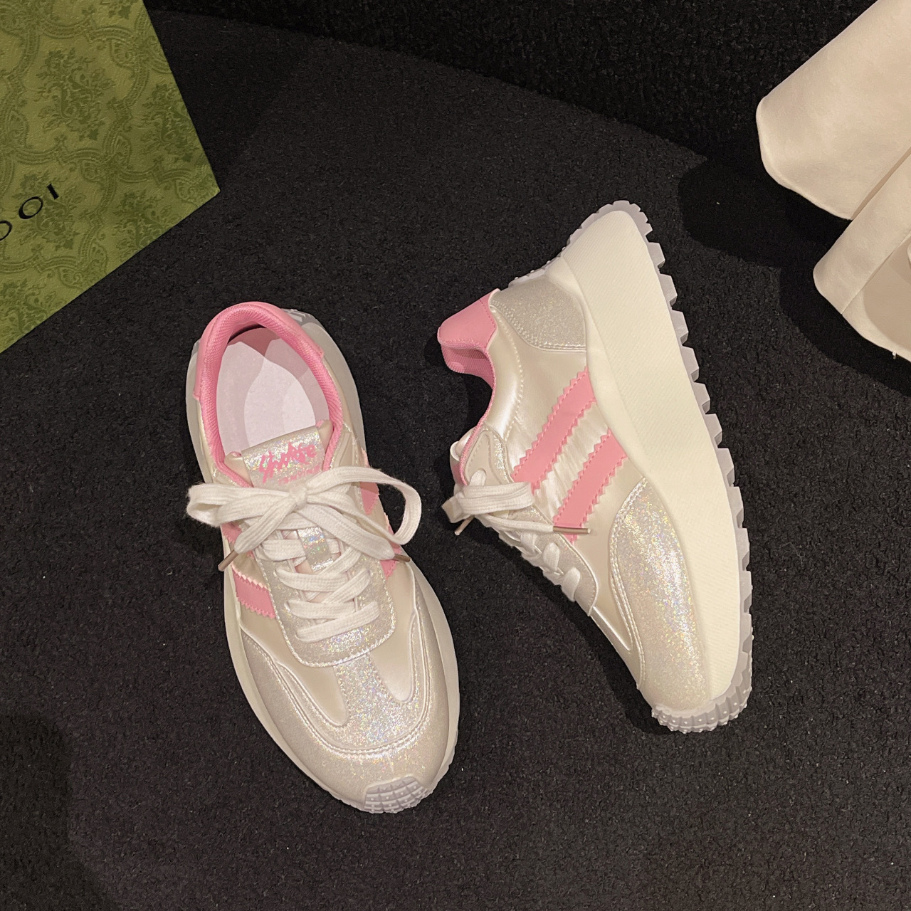 2024 primavera nuevos zapatos altos y pies que muestran los zapatos de papá pequeño zapatos deportivos transpirables de moda para mujer_voghion.com