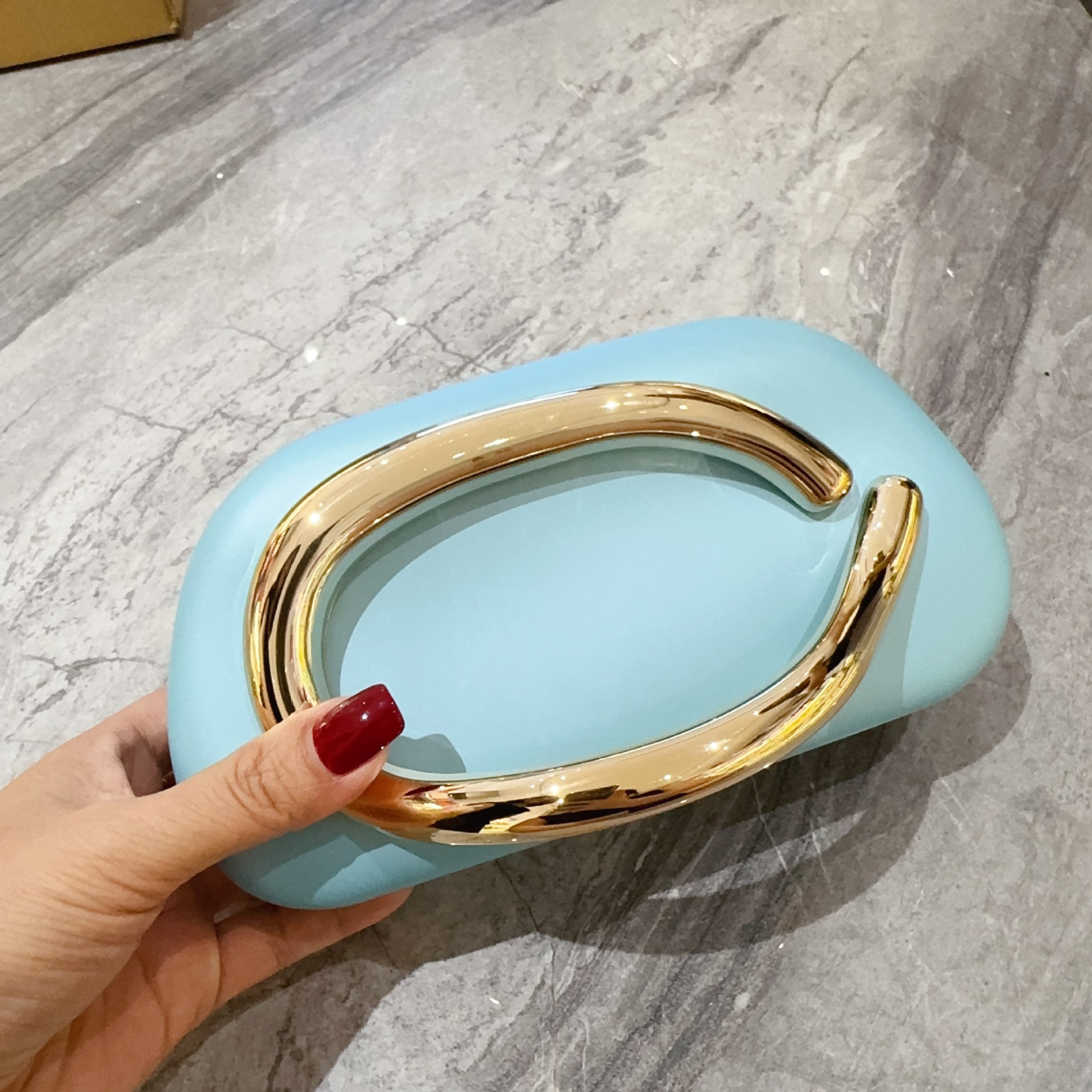 Europa y América tendencia transfronteriza bolsa de cena ligera de lujo bolsa acrílico cadena metal para llevar un solo hombro bolso de mano ropa de noche