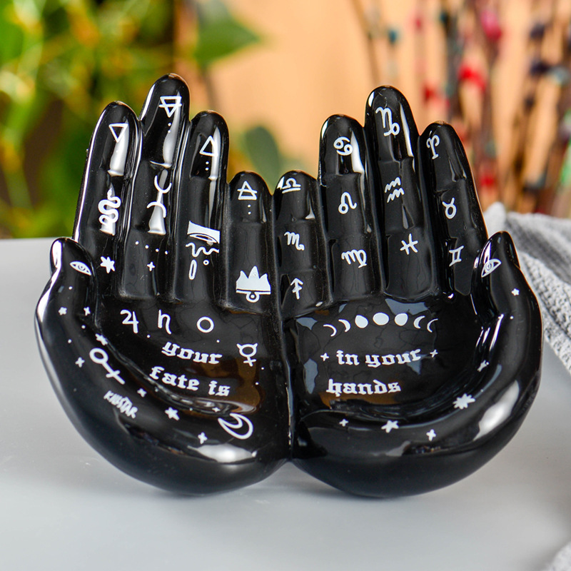 Placa de exhibición de almacenamiento de joyería de Halloween cuidadosamente seleccionada Placa de anillo de joyería de cerámica negra Placa de collar de soporte de joyería de palma de Buda