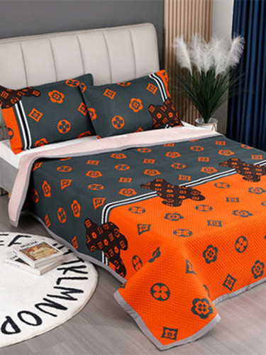 Wholesale Four Seasons Universal Bedspread Set of Three Pieces Non-Slip Fleece Bed Sheet Cover with Blanket Single Piece Double-Sided Two-Use Kتان Blanket Tatami