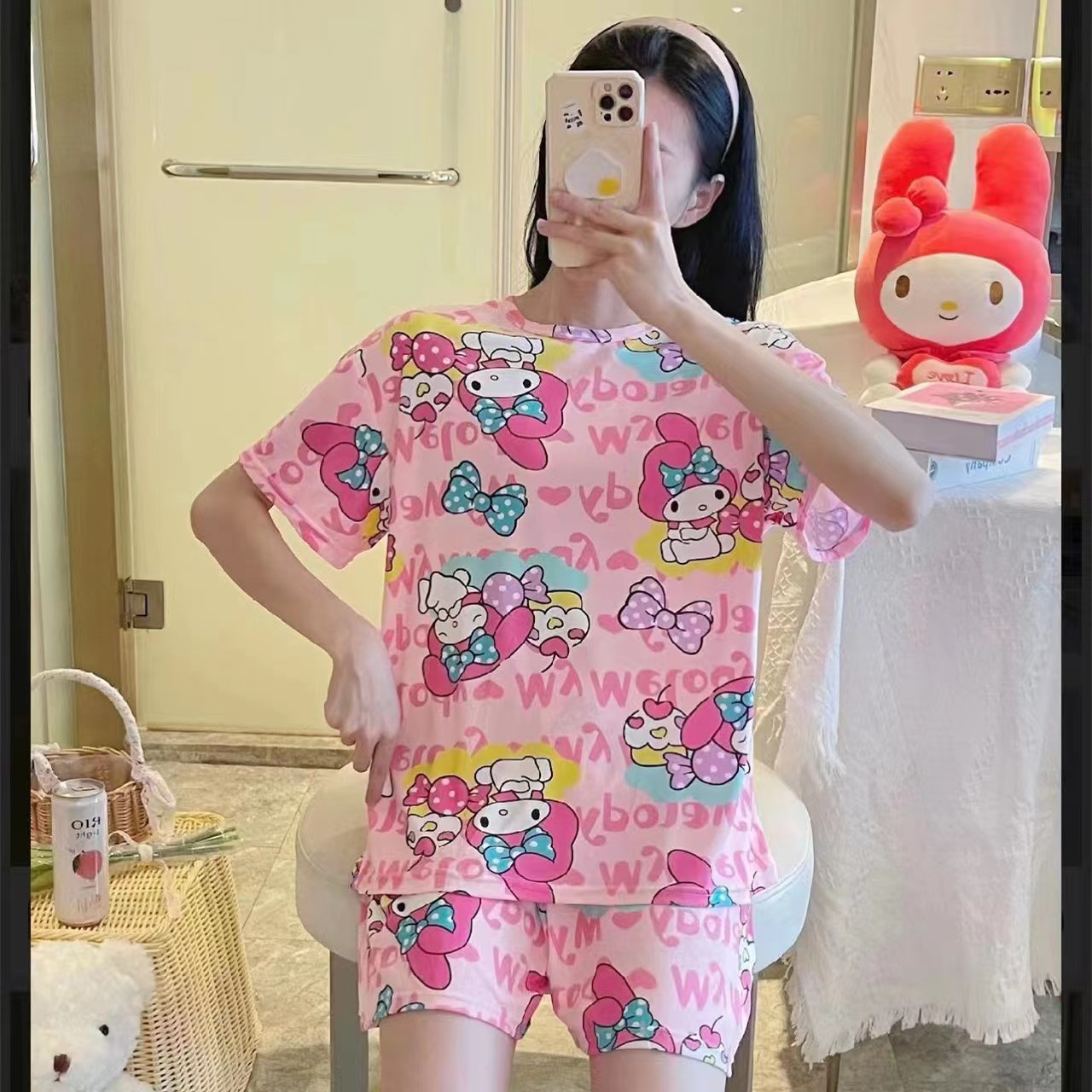 Traje de manga corta - lazo de sombrero rojo