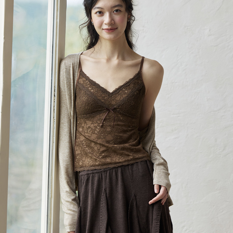 2026 Early Autumn French-style Pure and Romantic Full Lace Design Camisole for Women, Slim Fit, Can Be Worn as an Undergarment or Outerwear