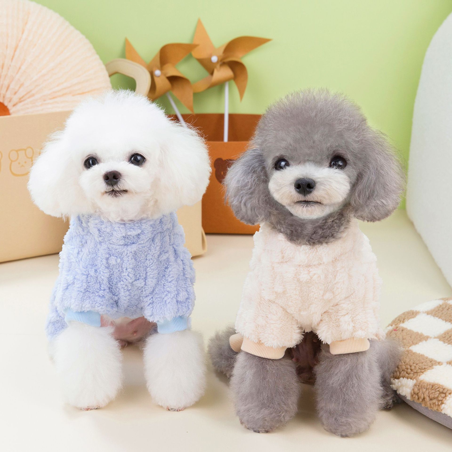 Ropa para mascotas ropa para perros Otoño e Invierno Teddy CAT ropa para mascotas con anillo de tracción 23 Bola de piel de cuatro patas ropa de terciopelo