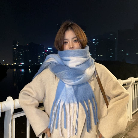 高颜值爆款潮流围巾女士文艺清新格子秋冬保暖加厚披肩