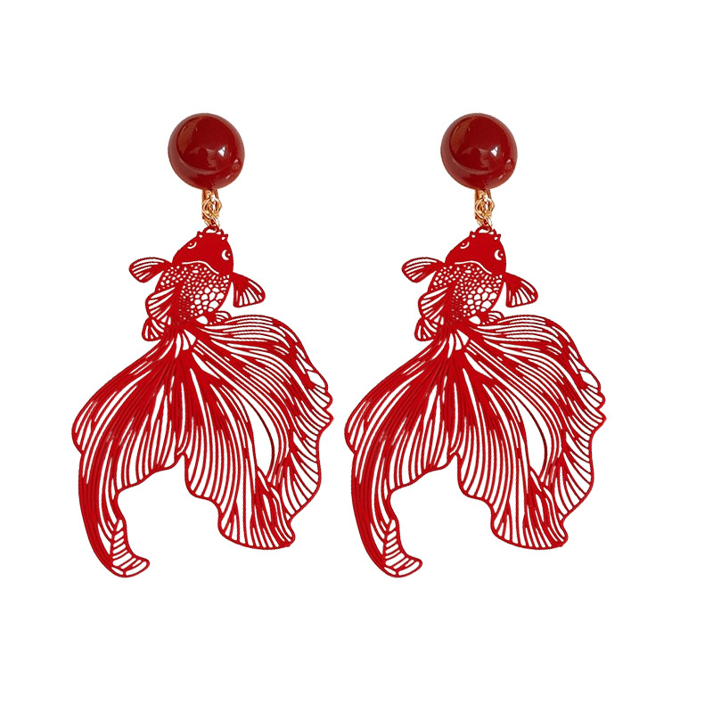 Bola redonda retro clip de oreja de pez dorado hueco sin agujeros Pendientes de diseño de nicho de alta gama Pendientes de todo fósforo de temperamento de lujo ligero mujeres