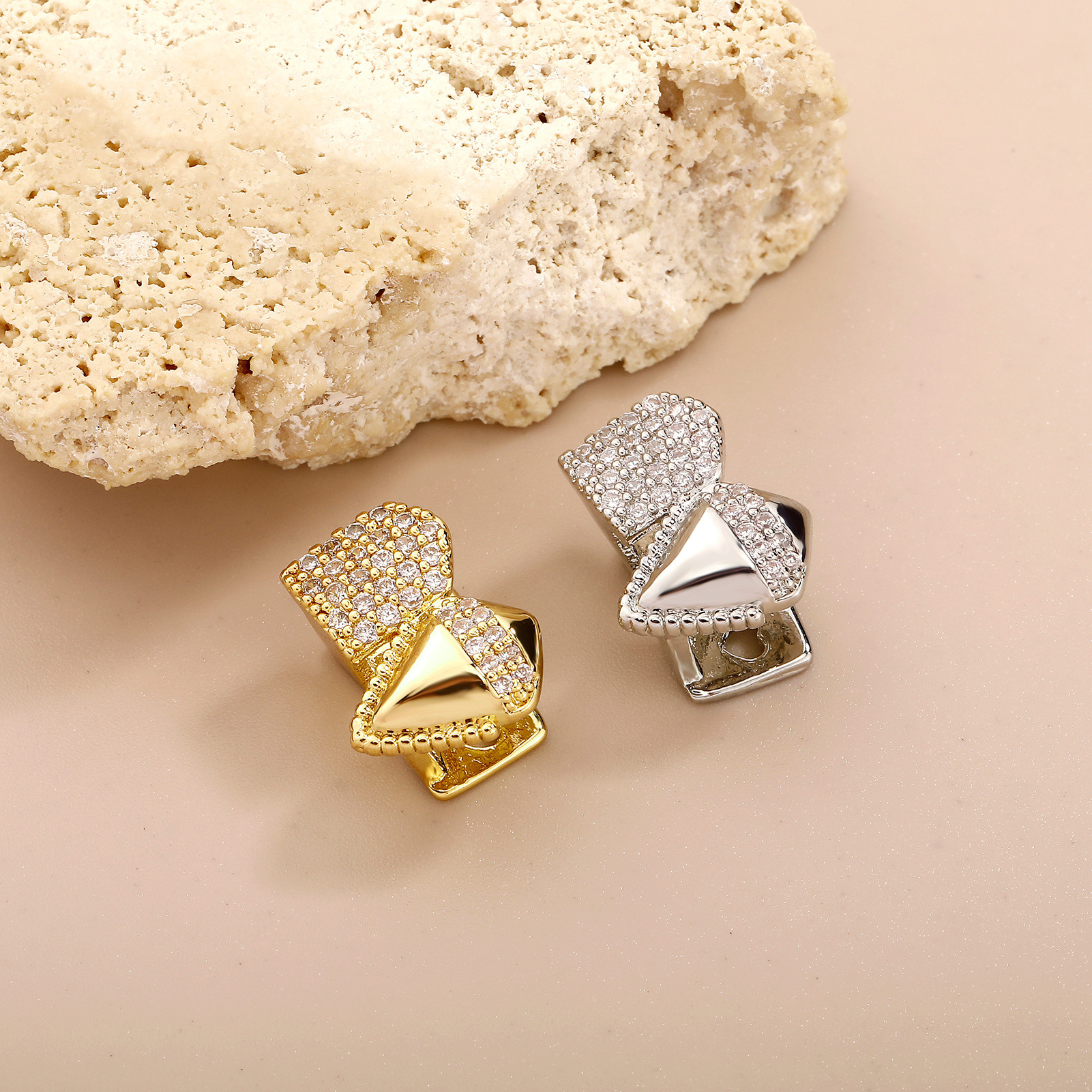 Gold-plated Zircon Vampire Fangs Grill For Halloween Costume_voghion.com