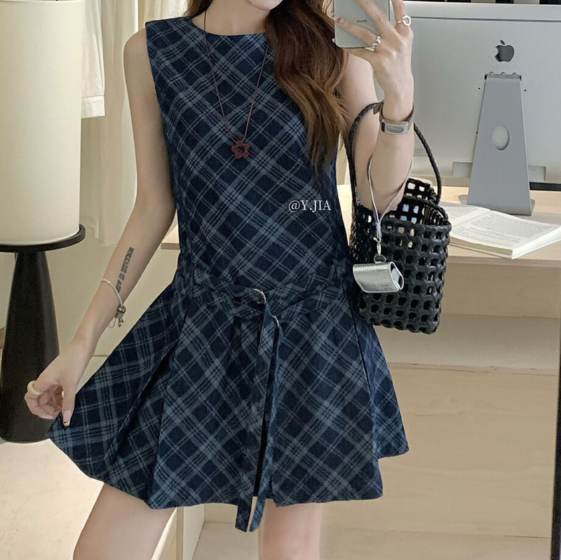 American Retro College Style Sleeveless Dress for Women Summer New Style Small Waist Slimming Flower Bud Skirt