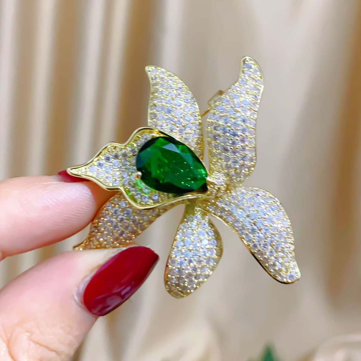 Classical Flower Copper Plating Women's Brooches display picture 7