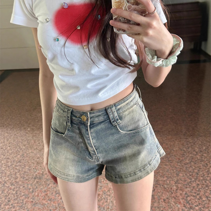 American Retro Wide-Leg Denim Shorts for Women, Summer Style, High-Waisted, Loose, Slimming Look, Small A-Line Hot Pants American Retro Wide-Leg Denim Shorts for Women, Summer Style, High-Waisted, Loose, Slimming Look, Small A-Line Hot Pants