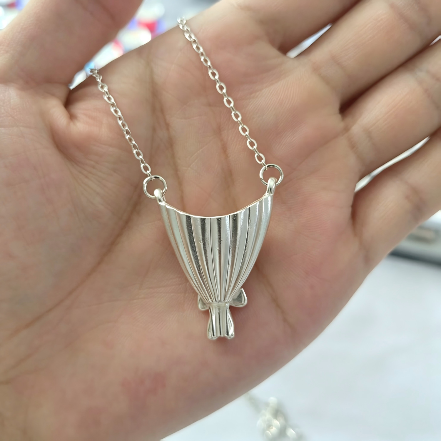 Popular Independent Brand Bouquet Bowknot Necklace for Women, with Flower Arrangement Design, Clavicle Chain with a Sense of Design, Light Luxury and High-End Feel