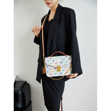 邮差斜挎包新款多巴胺彩色小方包L家 洋气女士包包百搭印花单肩包