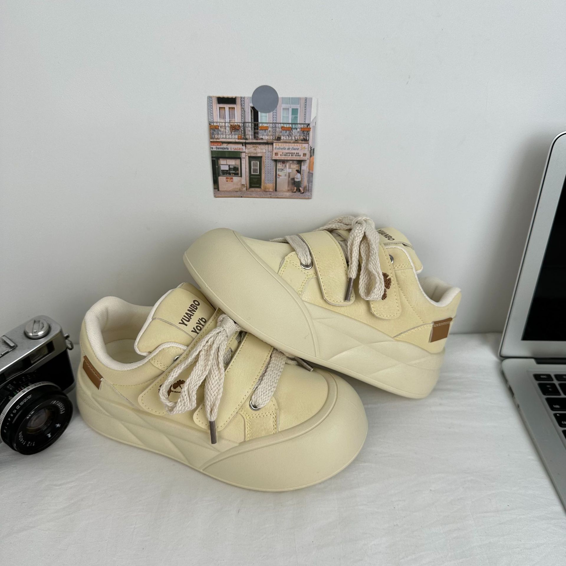 Zapatos de suela gruesa de ondas largas, zapatos blancos de altura baja de mujer, zapatos de pan de primavera coreanos, zapatos de cabeza grande generales
