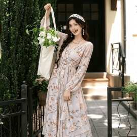 2025秋冬新款雪纺碎花连衣裙女大码气质长袖V领法式长裙春装裙子