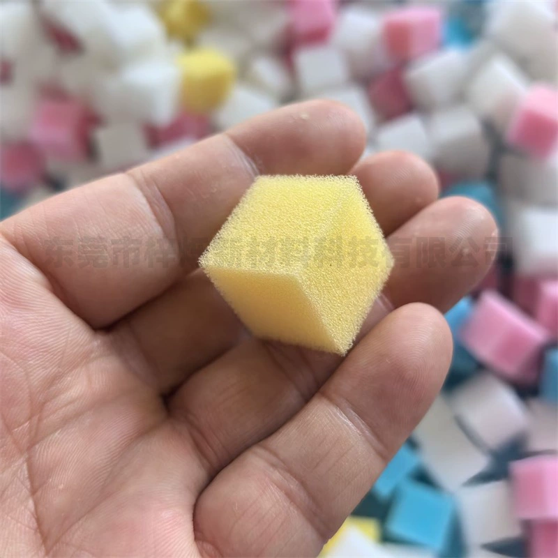 Желтая губка высокой плотности высотой 1 см, небольшой квадратный режущийся чистящий губчатый блок, впитывает воду и масло и является устойчивой к разрыву губчатой ​​заглушкой.