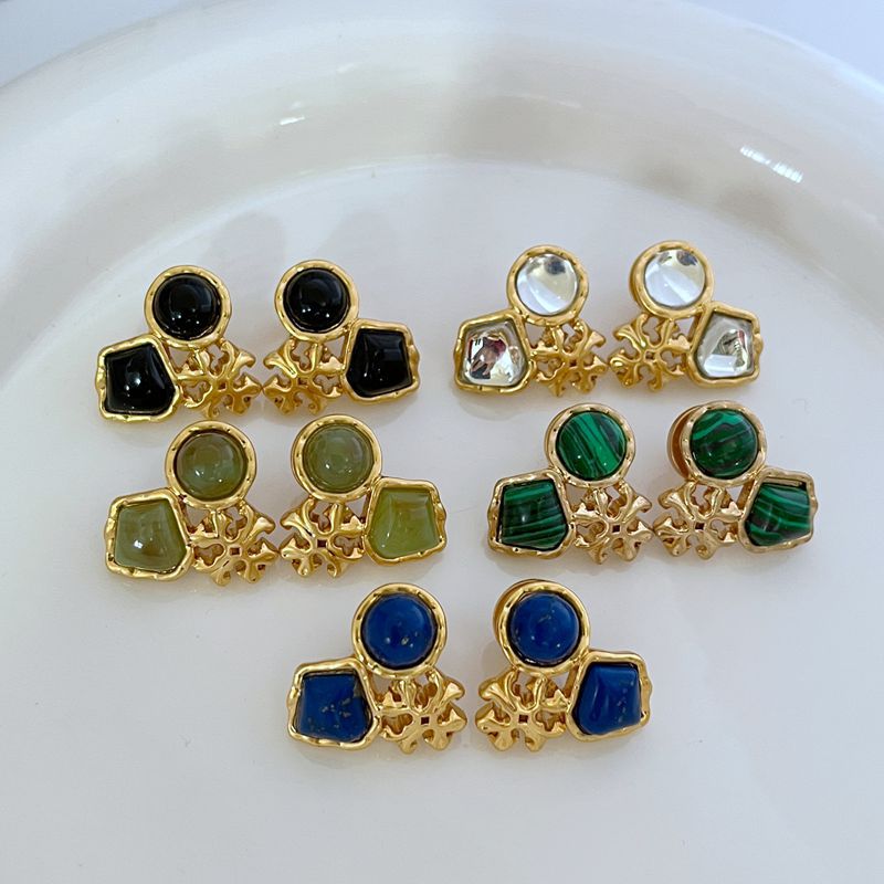 Oversized Sculptural Clear Acrylic Clip-on Earrings Modern Design_voghion.com
