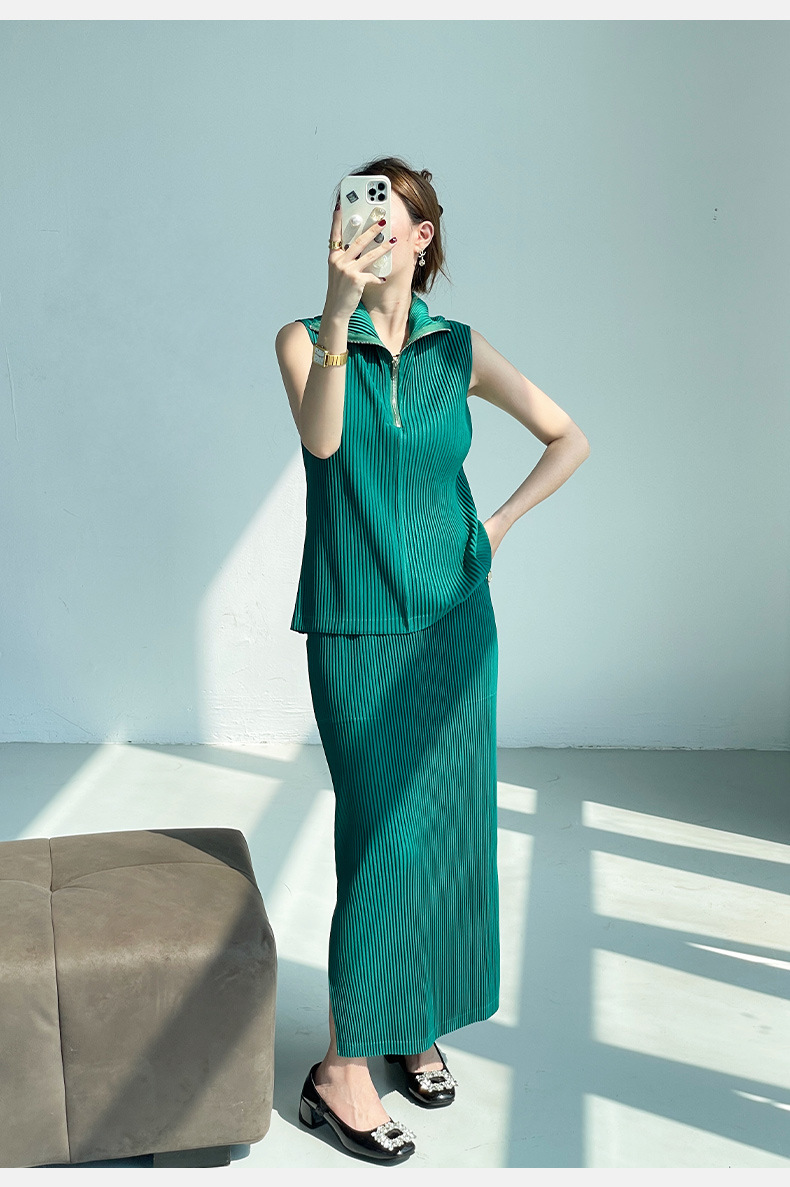 Bộ đồ nữ gồm áo kiểu dáng nửa khóa kéo chất liệu có vân và chân váy xếp ly đen dài lưng thun mùa hè — Màu đen chi tiết 10