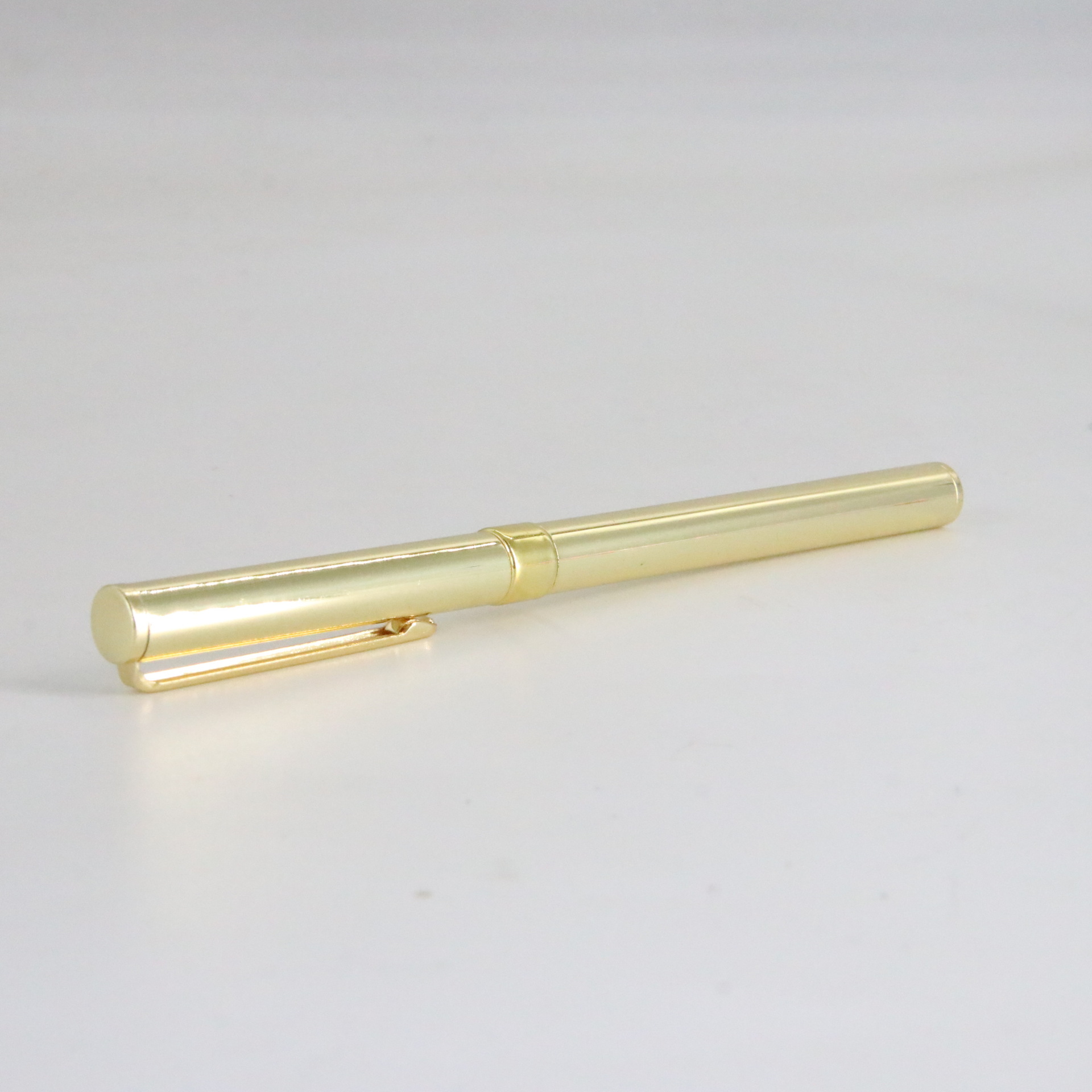 De metal de alto aspecto bolígrafo Bullet recarga oficina de negocios firma pluma